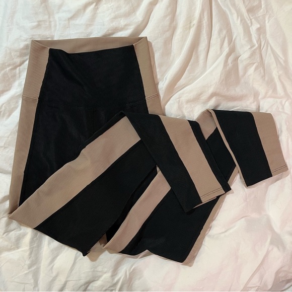 Beach Riot workout set - Picture 5 of 9